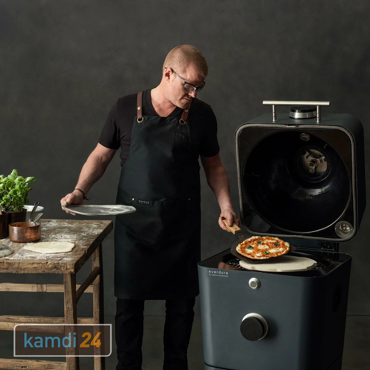 Everdure 4K Holzkohlegrill Graphite 12 Everdure 4K Holzkohlegrill Graphite – Bild 11