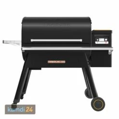 Traeger TIMBERLINE 1300 Pelletgrill Inkl. Abdeckhaube, Schutzfolie + BBQ Soße 3er-Set (Sweet & Heat, Traeger'Que, Sugar Lips) -Outdoorchef-ausverkauf traeger timberline 1300 pelletgrill inkl abdeckhaube schutzfolie bbq sosse 3er set sweet heat traegerque sugar lips m 2