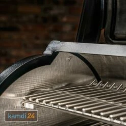 Traeger TIMBERLINE 1300 Pelletgrill Inkl. Abdeckhaube, Schutzfolie + BBQ Soße 3er-Set (Sweet & Heat, Traeger'Que, Sugar Lips) -Outdoorchef-ausverkauf traeger timberline 1300 pelletgrill inkl abdeckhaube schutzfolie bbq sosse 3er set sweet heat traegerque sugar lips m 5